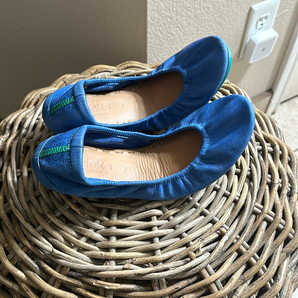 Classic Tieks in Cobalt Blue size 7 US